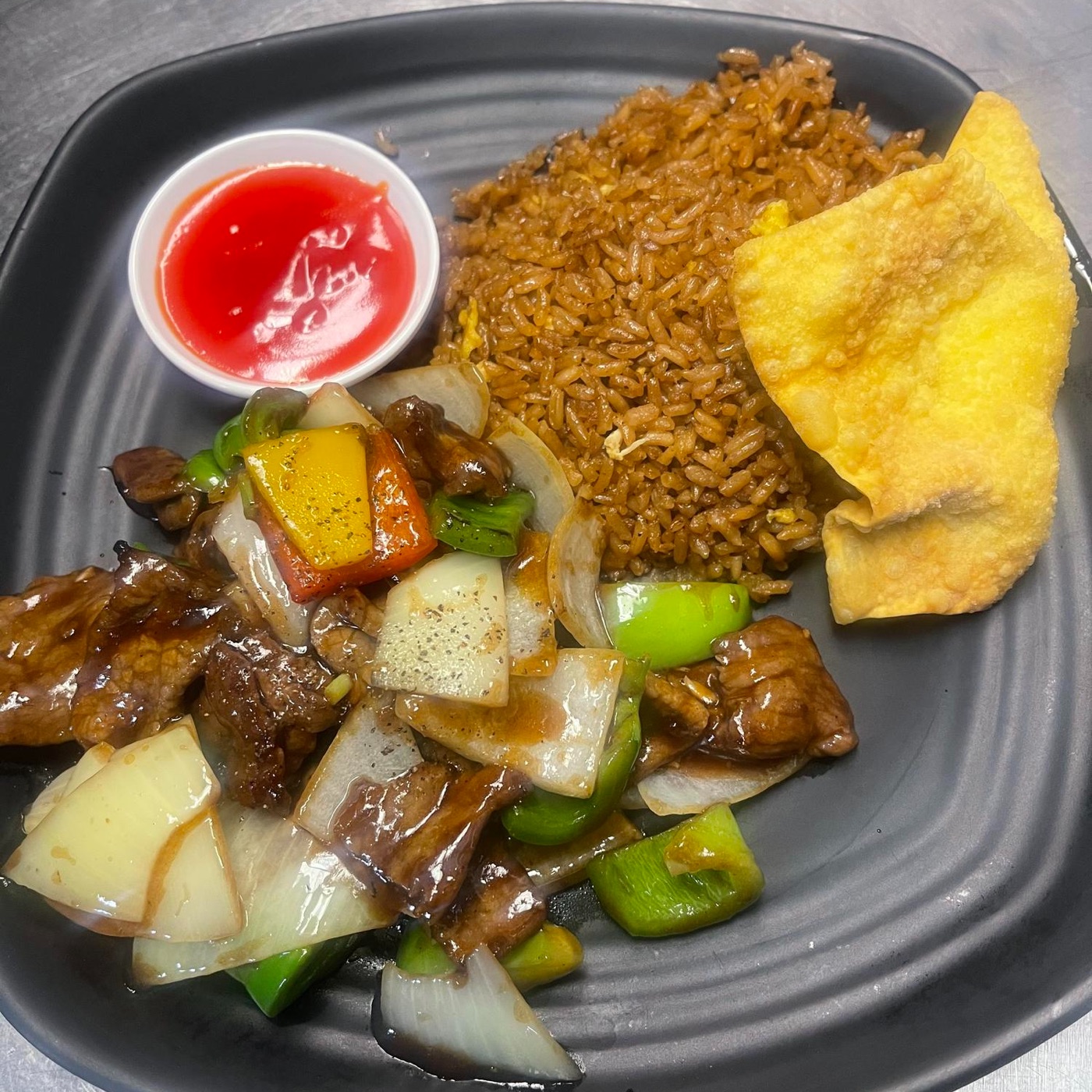 Beef pepper steak combo plate